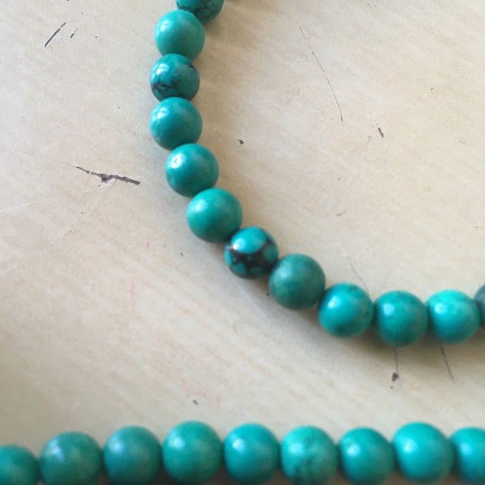 Contas pequenas de pedra