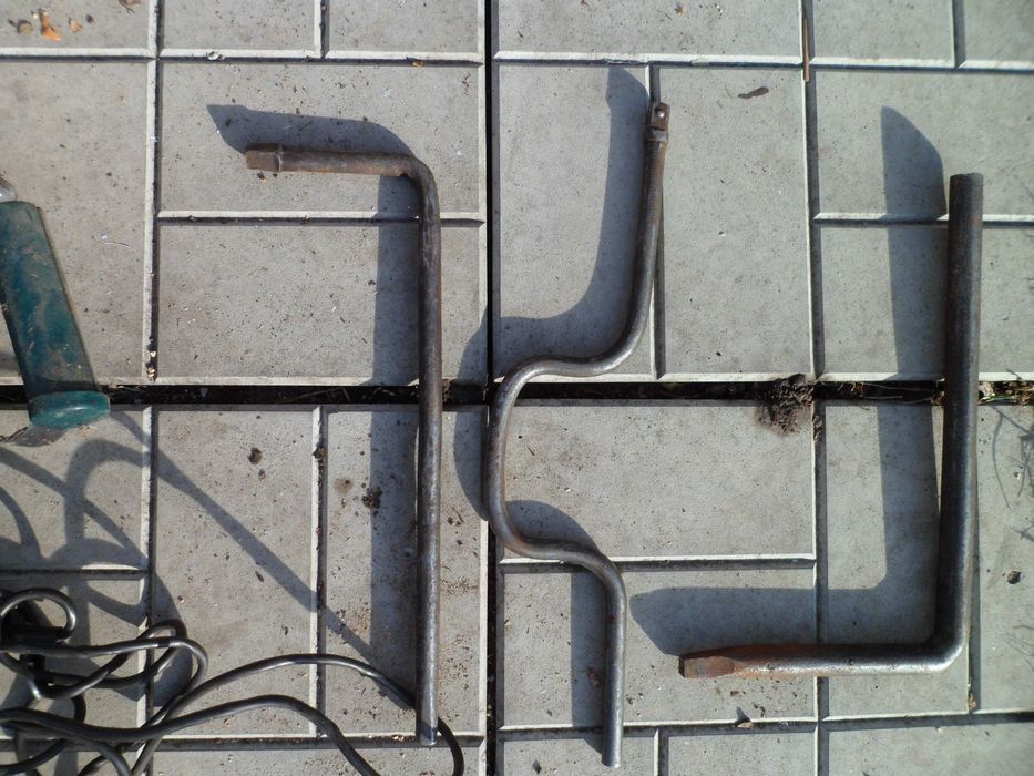 Різний інструмент, лампа, шприц, вороток, дрель, ключі