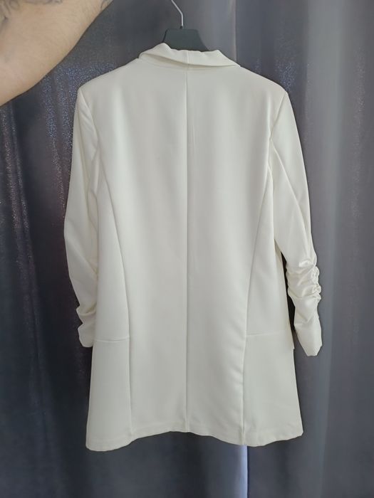 Biała klasyczna marynarka