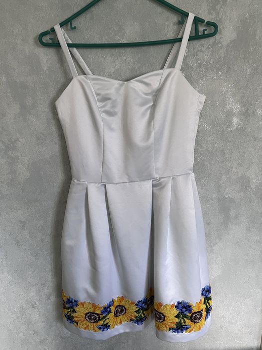 Вишита сукня