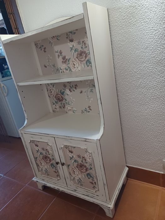 Movel em mogno pintado