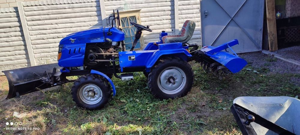 Продам трактор dw