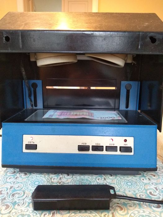 Машинка для перевірки купюр в уф променях