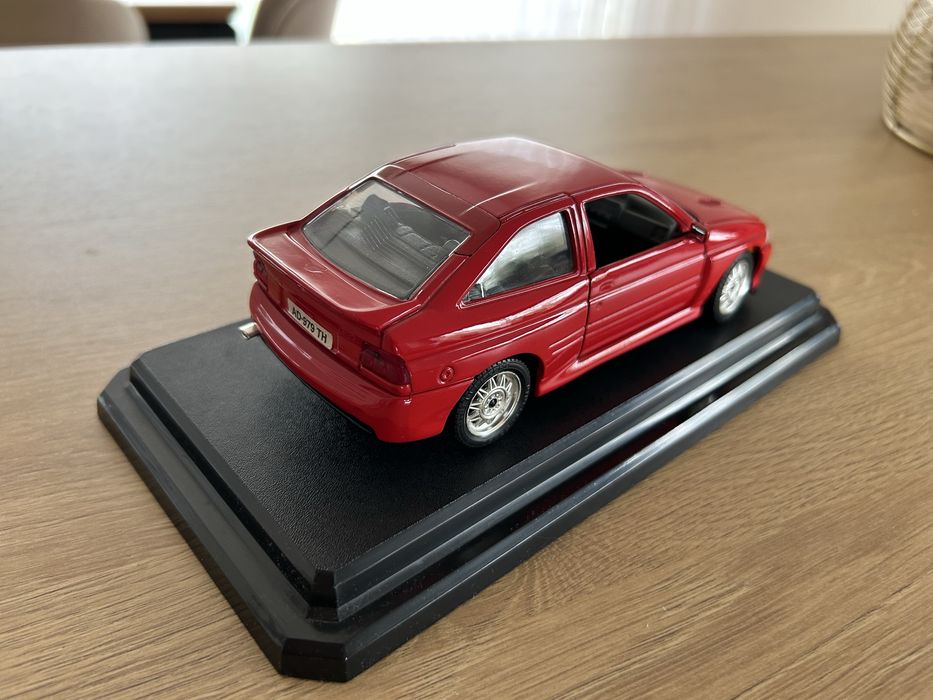 Bburago Burago model Ford Escort RS Cosworth 1:24