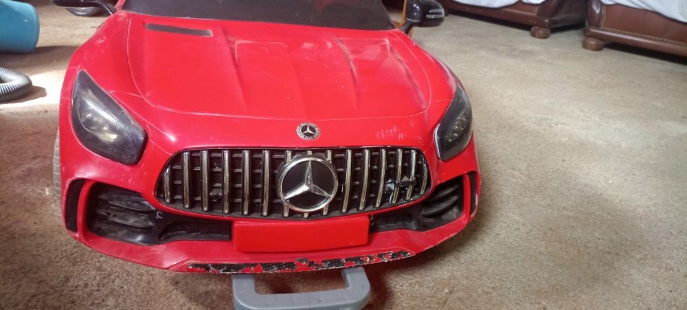 Mercedes GTR AMG elétrico criança