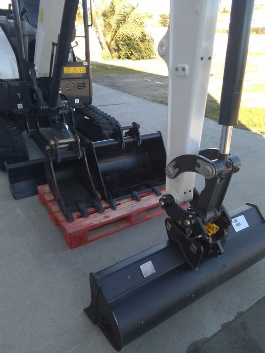 Mini giratória escavadora Bobcat E34, Apenas 380h