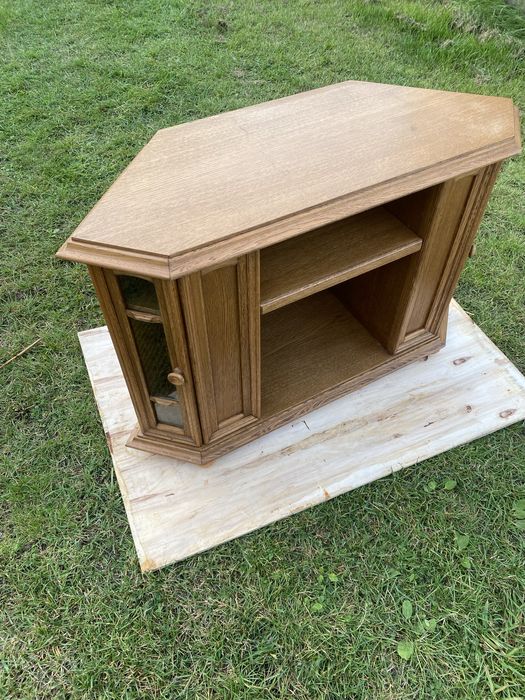 Drewniana komoda klasyczny styl