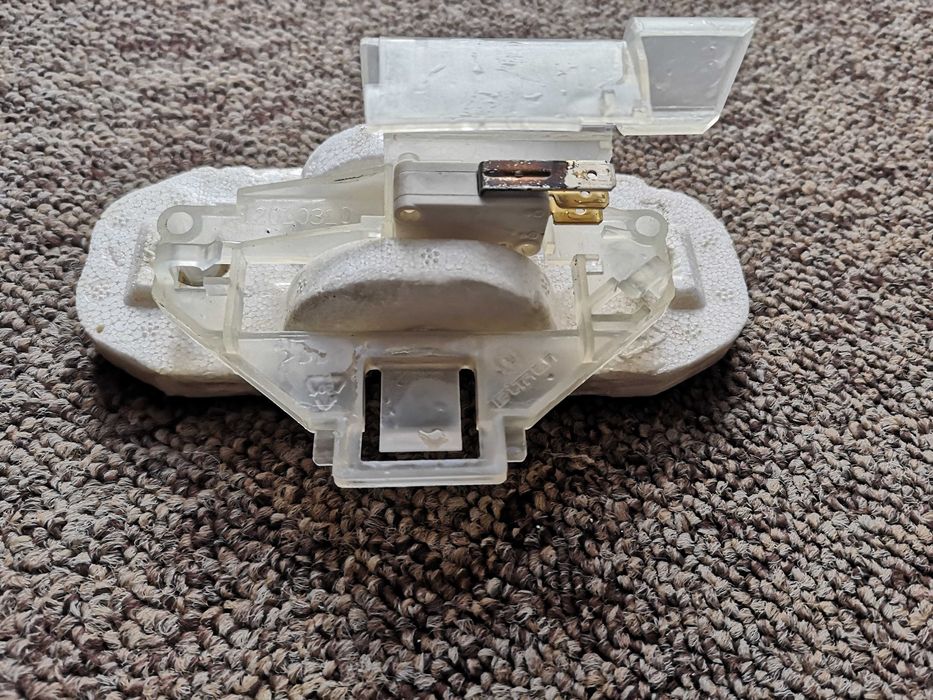 Pływak do zmywarki Electrolux ESI4500ROX (KL6S14AAA7)