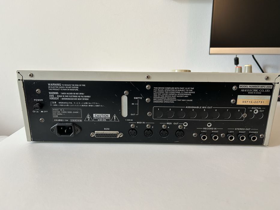 AKAI MPC 2000 sampler