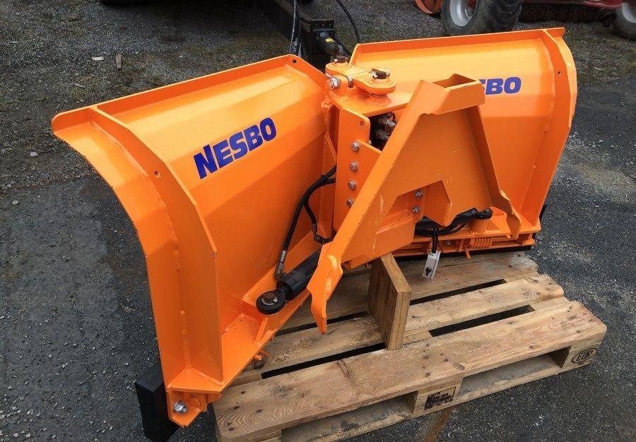 Pług do śniegu Nesbo odśnieżny regulowany V hydrauliczny Iseki Kubota