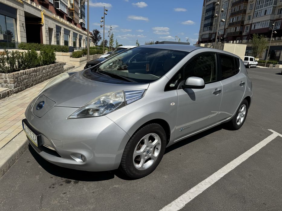Продам Nissan Leaf