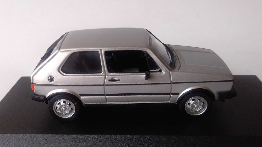 Volkswagen Golf I de 1974. Ver descrição