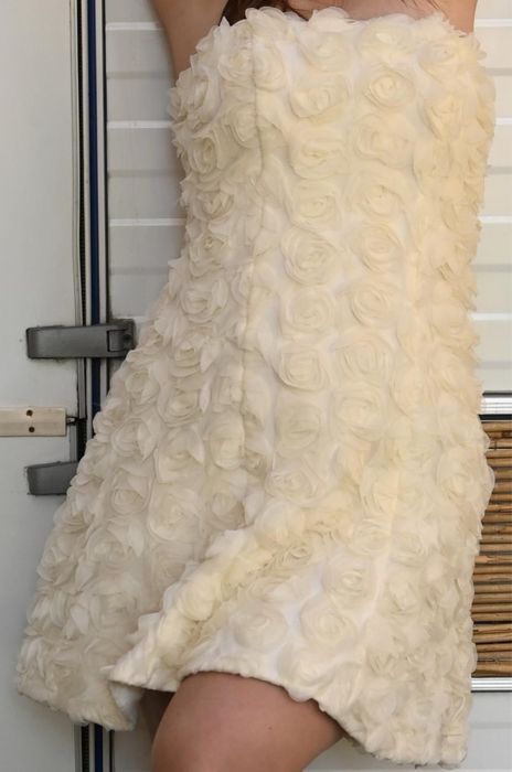 Нарядне плаття ніжно білого кольору