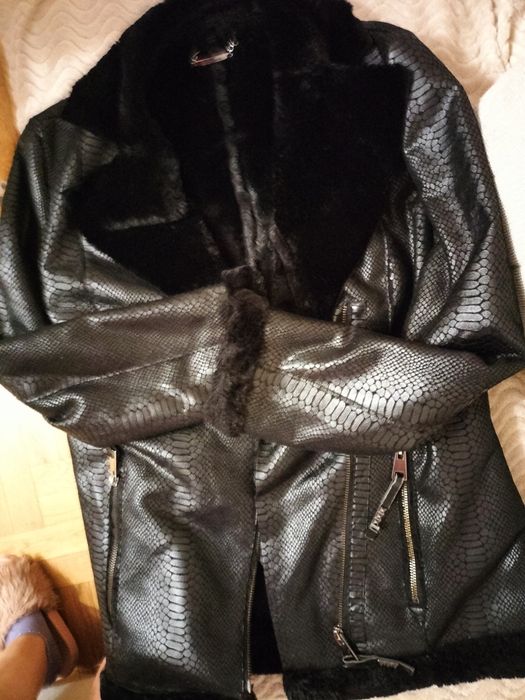 Ocieplana sztucznym futerkiem,ze skóry ekologicznej, rozmiar M.