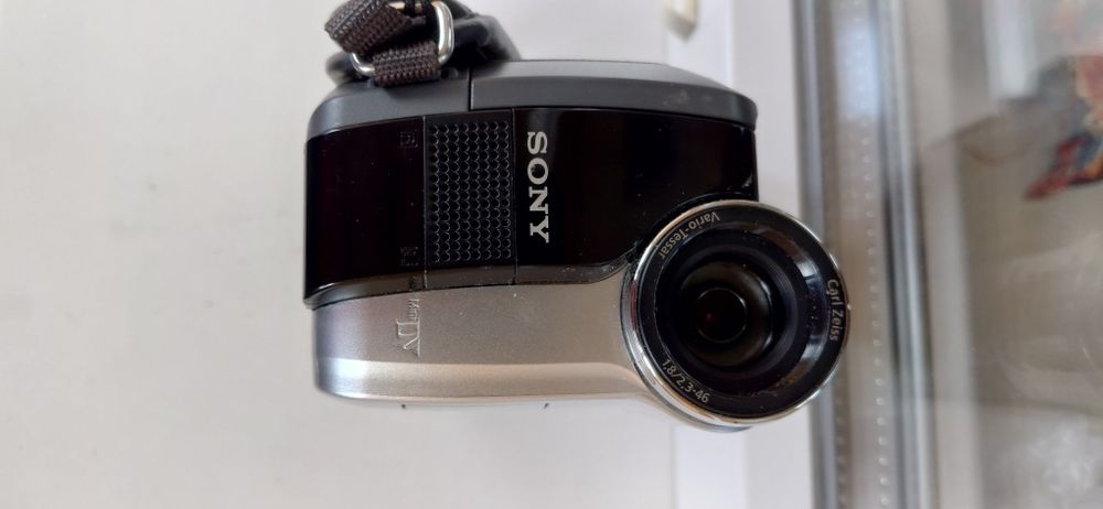 Цифровая видеокамера Sony DCR-HC26E