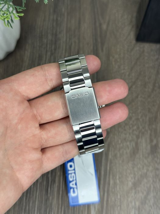 Оригінальний новий годинник Casio MTP-VD01D-1E