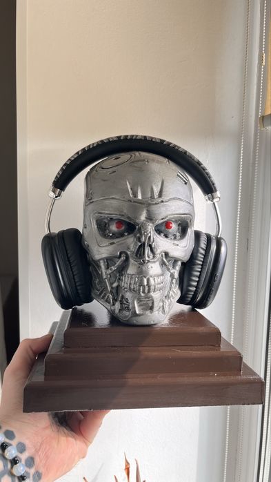 Terminator. Підставка під навушники. T-800