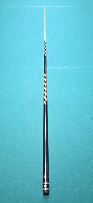 Кий більярдний (піраміда) розбірний. Ебен, б/в, в дуже гарному стані.