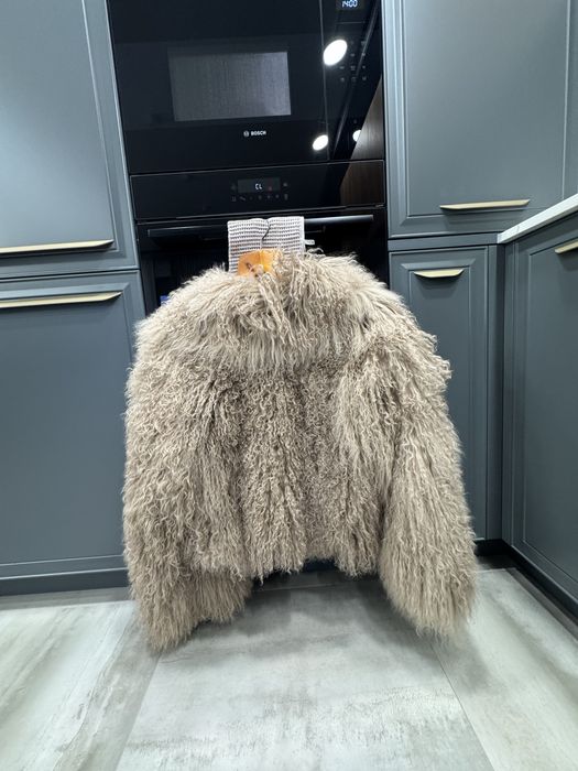 Продам шубу лама , новая, не Китай,цельные шкуры