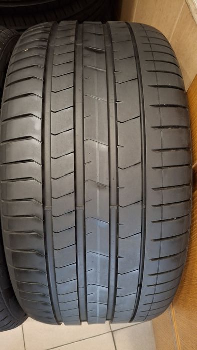 Шини літо Pirelli PZero (PZ4) 275/40 R21 315/35 R21
Pirelli PZero