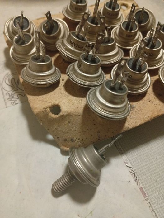 тиристори КУ208А 8810