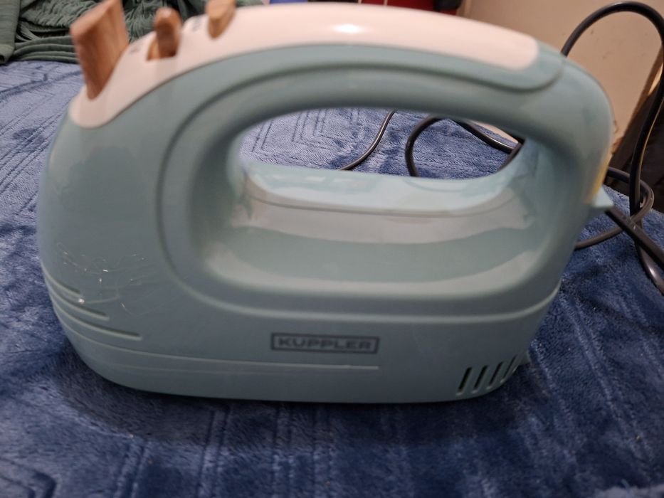 Batedeira Elétrica Manual Kuppler – com Acessórios
