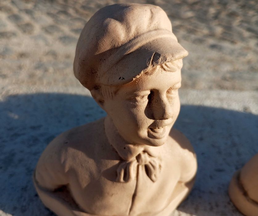 Antigos bustos em terracota