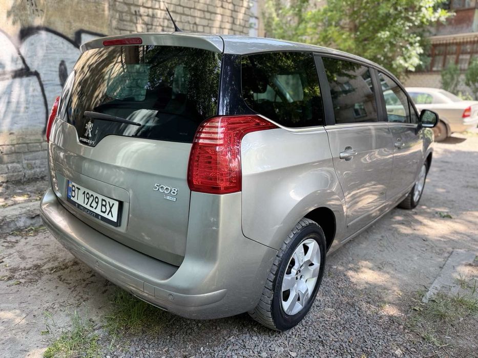 Пежо 5008 1.6 diesel в отличном состоянии