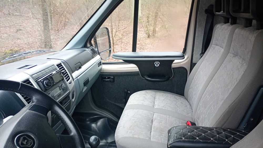 Водитель на своем бусе.  Грузоперевозки по городу и межгород.