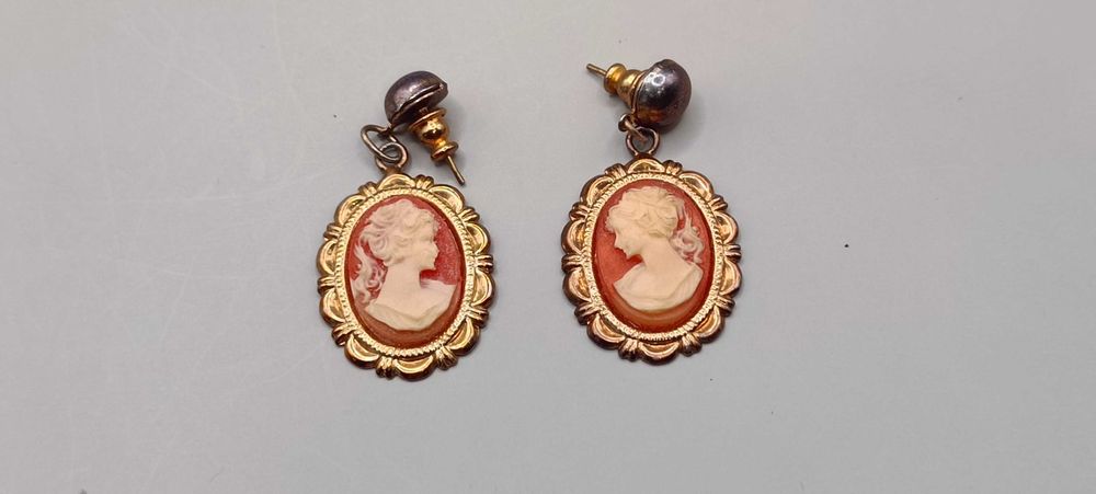 Przepiękne kolczyki z kameą w stylu wiktoriańskim.