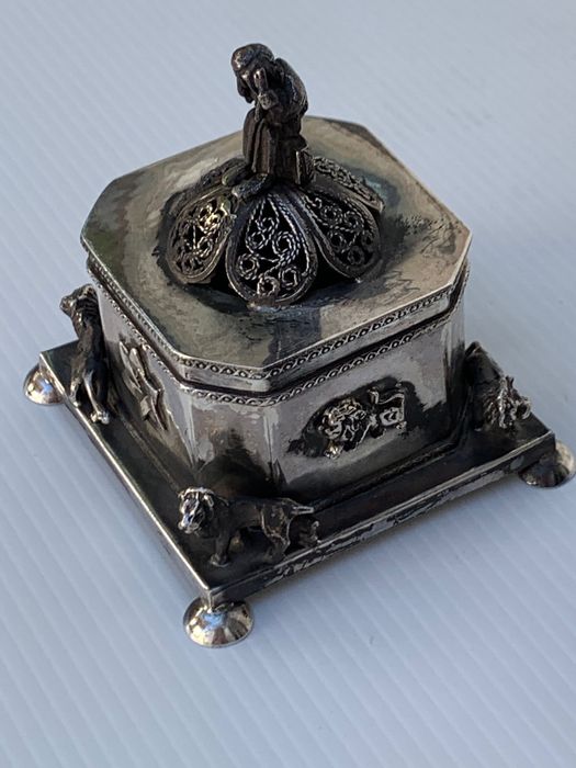 Caixa antiga , Judaica para ervas aromáticas , Séc. 19