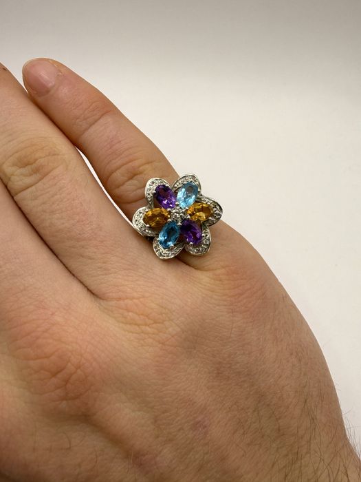 Złoty pierścionek z topazami, cytrynami, ametystami i leukoszafirami