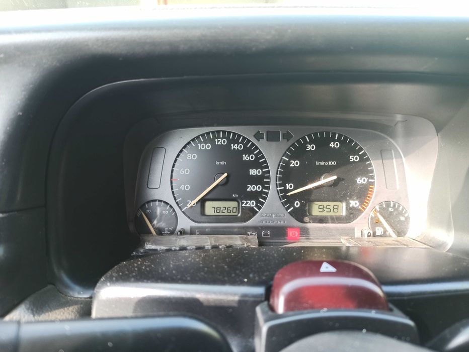 VOLKSWAGEN-VENTO CL 1.8 газ 1992г/в бордовый пурламутр 379000гр.