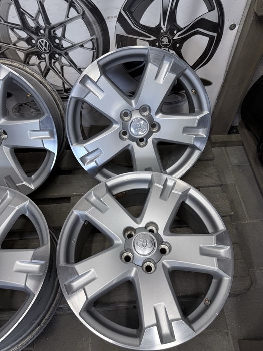 Хороші диски литі 5/114.3/18 Оригінал Toyota Rav4