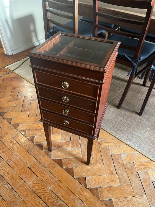 Mesa  suporte guarda jóias