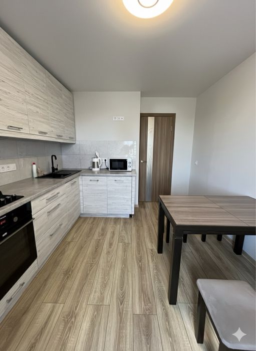 Продам двокімнатну в ЦЕНТРІ на Соборності 50