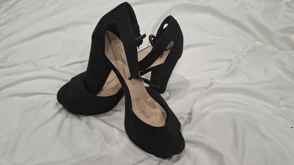 Sandałki na koturnie