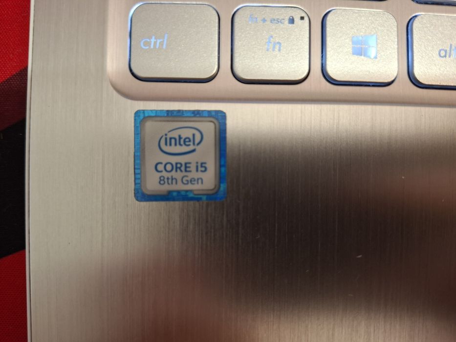 Sprzedam cienki laptop ASUS S13 – i5 / 8GB RAM / 512 NVMe