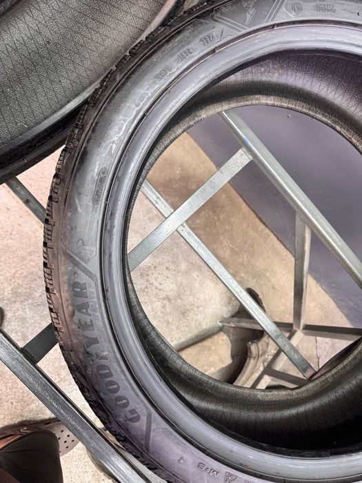 Шины БУ 235 45 R 20 Goodyear ultragrip performance 3 Зима Комплект
