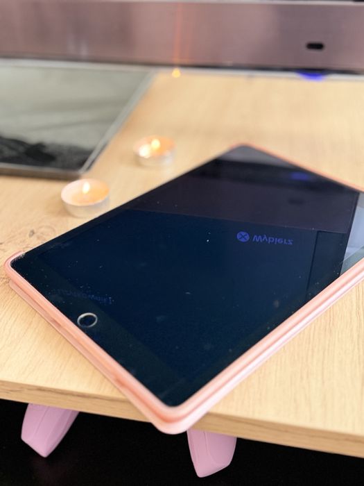 iPad Air 2 LTE A1567 - nie włącza się - idealny stan wizualny + etui