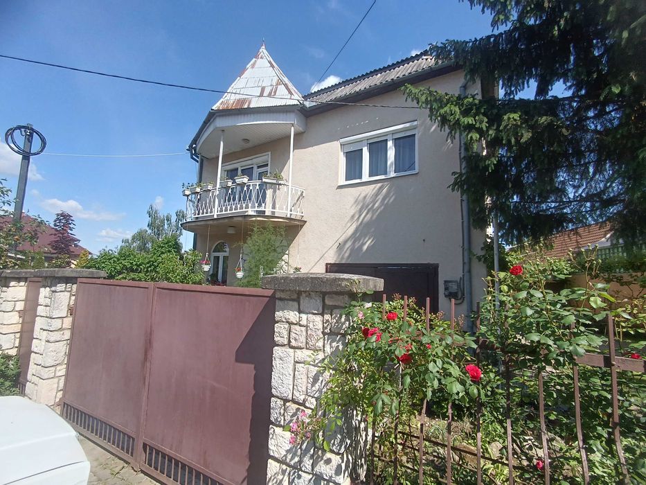 ПРОДАЖ 2-х поверхового цегляного будинку 1990-х у Берегові, жилий стан