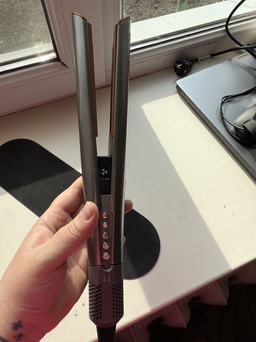 Продам дайсон  Dyson Airstrait б/у