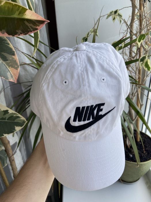 Біла бейсболка Nike,б/в,у дуже гарному стані