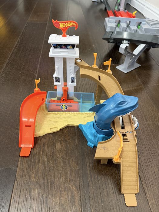 Hotwheels гірка Акула