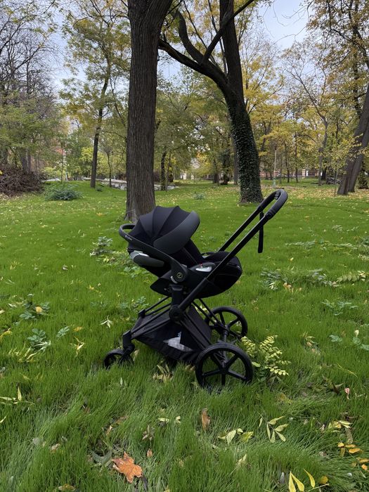 Автокресло черное cybex cloud T Plus i-size