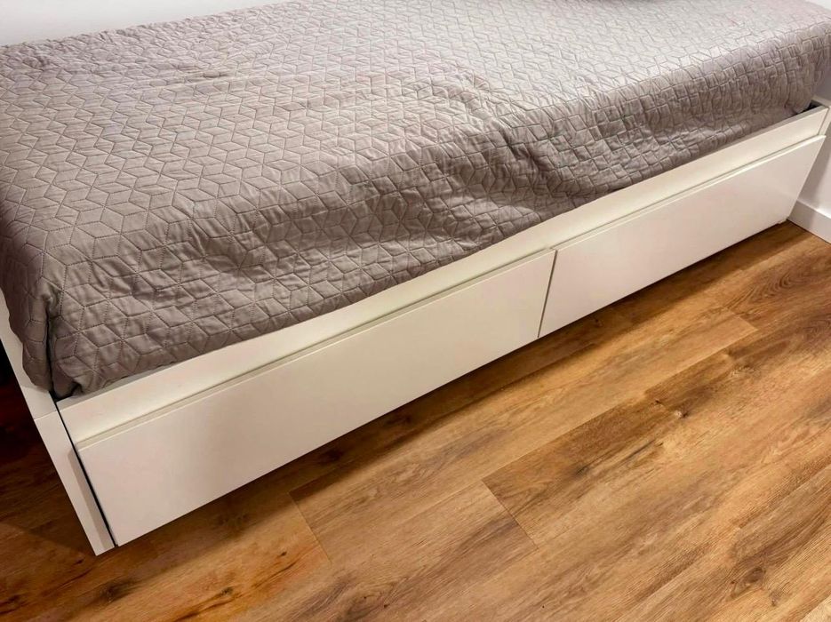 Vendo cama IKEA com 2 colchões em muito bom estado