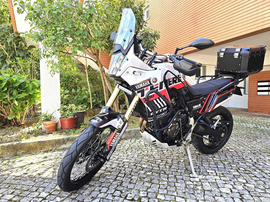 Yamaha Tenere 700 com Top Case e livro de revisões carimbado
