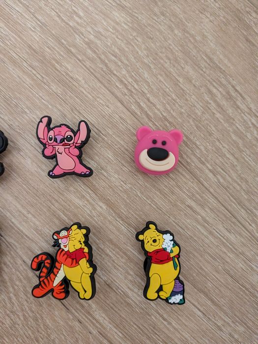 Przypinki charm charms  na Crocs Stich Kubuś Puchatek różne
