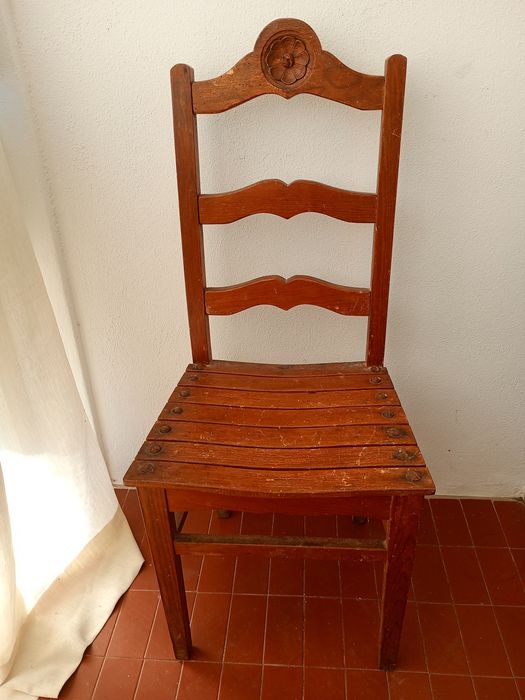 Cadeira em madeira