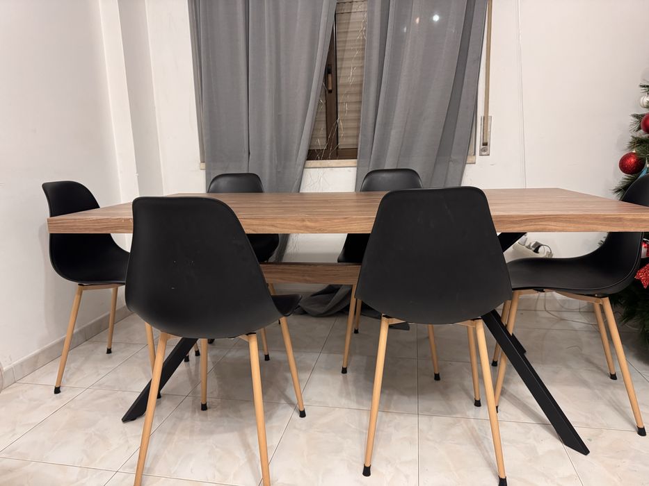 Mesa de jantar com 6 cadeiras